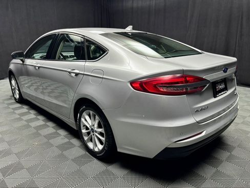 Used 2019 Ford Fusion SE FWD image 3