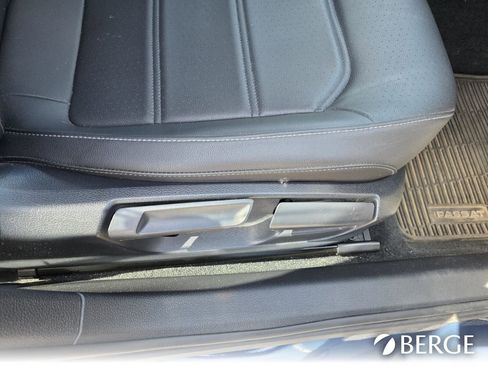 Used 2021 Volkswagen Passat 2.0T SE image 32