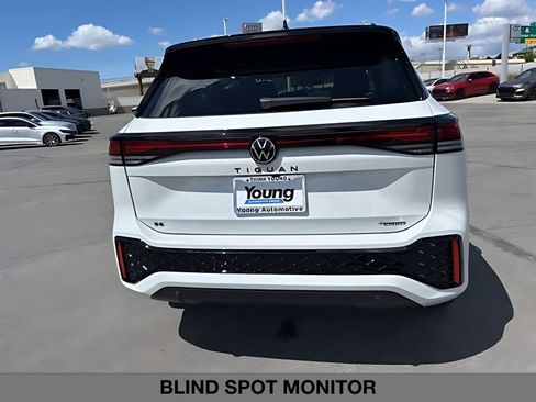 New 2026 Volkswagen Tiguan SE R-Line AWD/4WD image 4