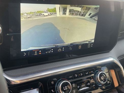 Used 2024 GMC Sierra 1500 Denali w/ Technology Package AWD/4WD image 17