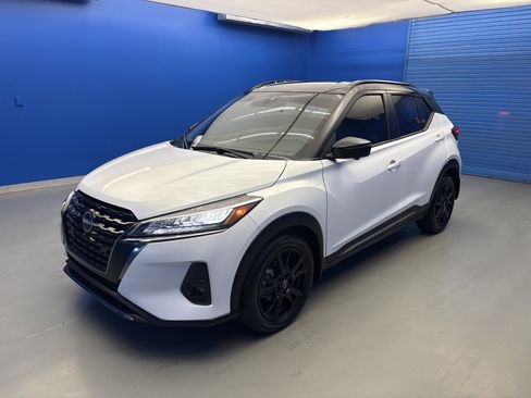 Used 2024 Nissan Kicks SR w/ SR Premium Package image 4