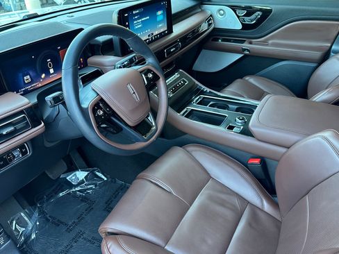 Certified 2025 Lincoln Aviator Reserve w/ Equipment Group 201A AWD/4WD image 10