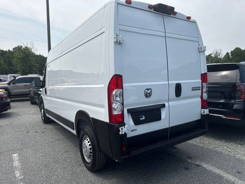 Used 2024 RAM ProMaster 2500 w/ Convenience Group FWD image 5