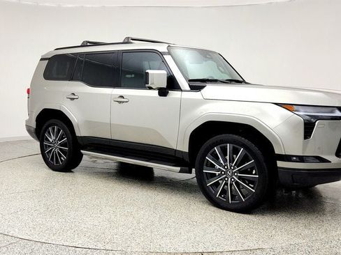 Used 2024 Lexus GX 550 AWD/4WD image 3