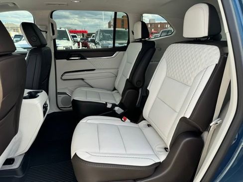 Used 2026 GMC Acadia Denali w/ Super Cruise Package FWD image 10