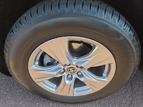 Used 2022 Toyota RAV4 XLE w/ Convenience Package image 9