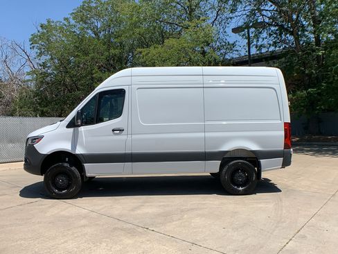 Used 2025 Mercedes-Benz Sprinter 2500 image 2