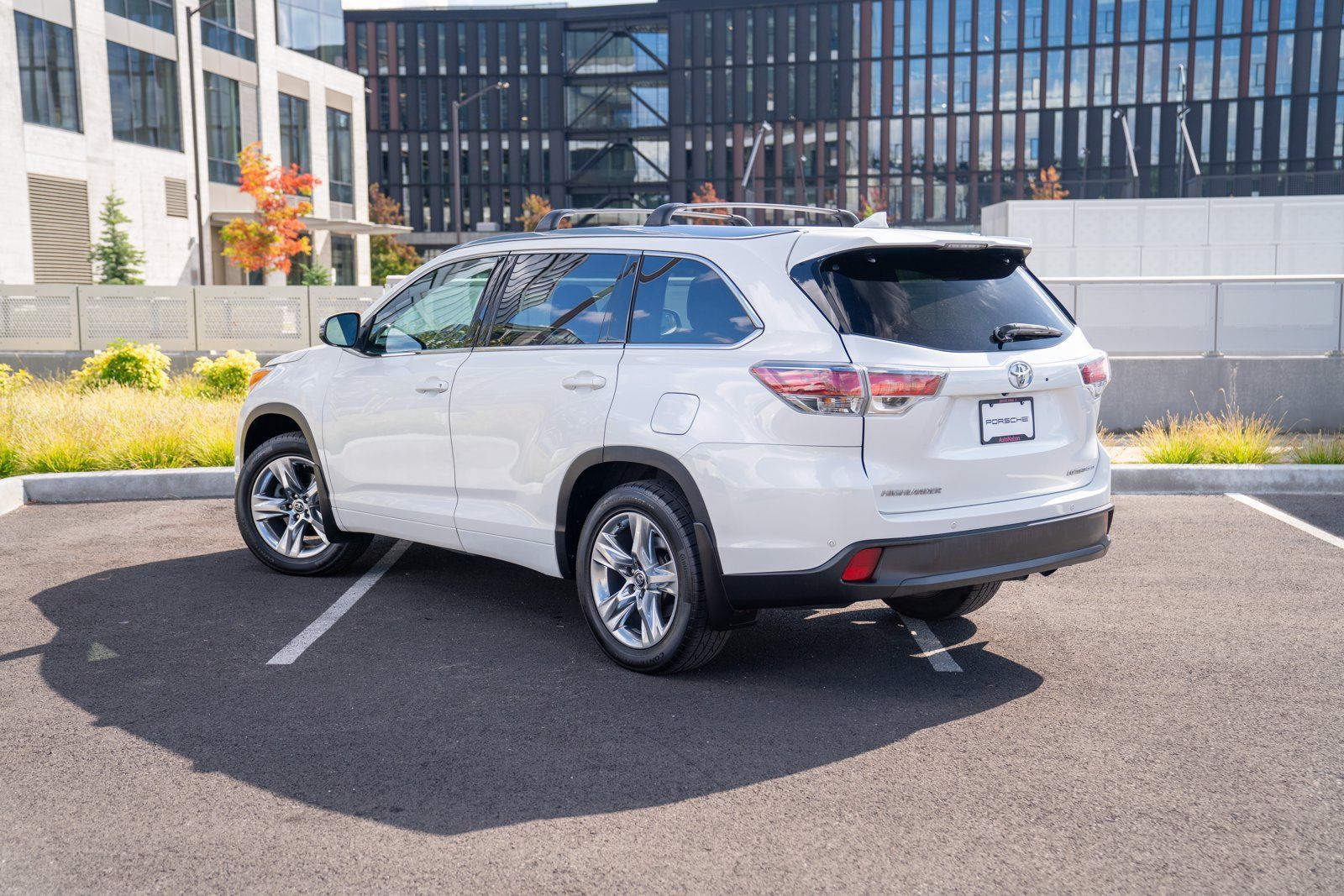 Used 2016 Toyota Highlander Limited AWD/4WD image 3