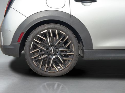Used 2025 MINI Cooper 4-Door Hardtop FWD image 28