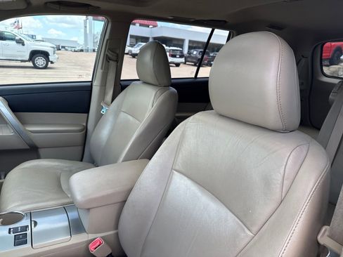 Used 2011 Toyota Highlander SE w/ Tow Pkg FWD image 11