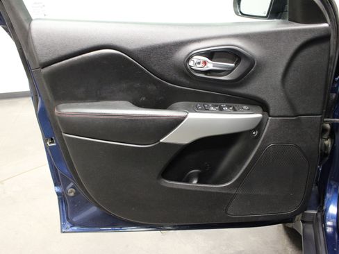 Used 2018 Jeep Cherokee Trailhawk w/ Comfort/Convenience Group image 19