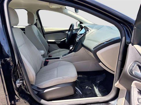 Used 2015 Ford Focus SE FWD image 25