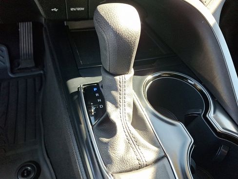 Used 2020 Toyota Camry LE image 14