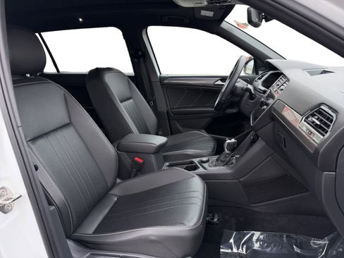 Used 2022 Volkswagen Tiguan SE R-Line image 17