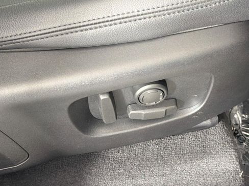 Certified 2025 Land Rover Range Rover Velar Dynamic SE image 34