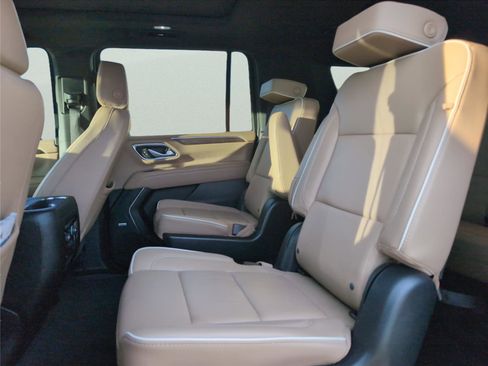 Used 2023 Chevrolet Suburban Premier w/ Premium Package image 28