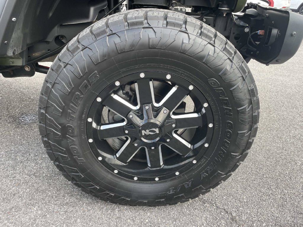 Used 2022 Jeep Gladiator Rubicon w/ LED Lighting Group AWD/4WD image 32