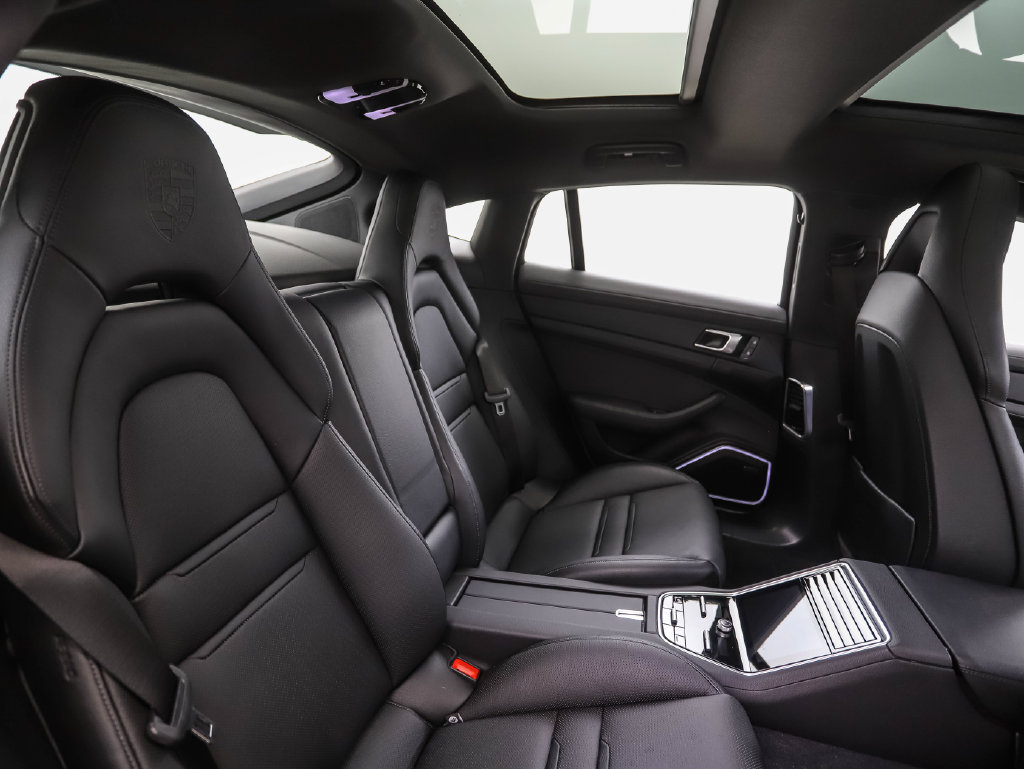 Used 2023 Porsche Panamera 4 Platinum Edition AWD/4WD image 27