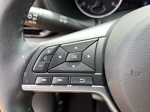 Certified 2023 Nissan Sentra SV FWD image 11
