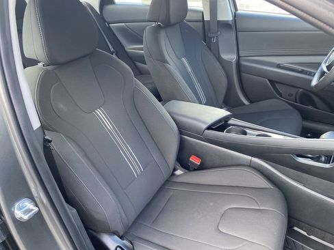Certified 2025 Hyundai Elantra SEL FWD image 33