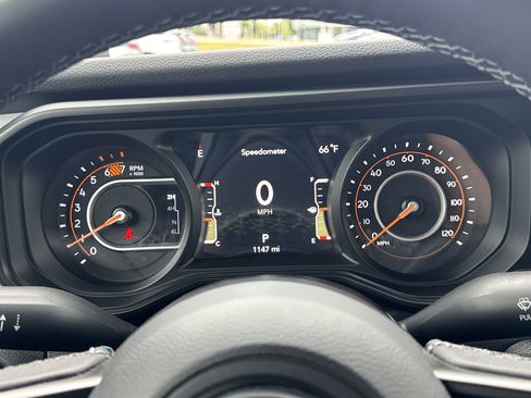 Used 2025 Jeep Wrangler Unlimited Sport AWD/4WD image 5