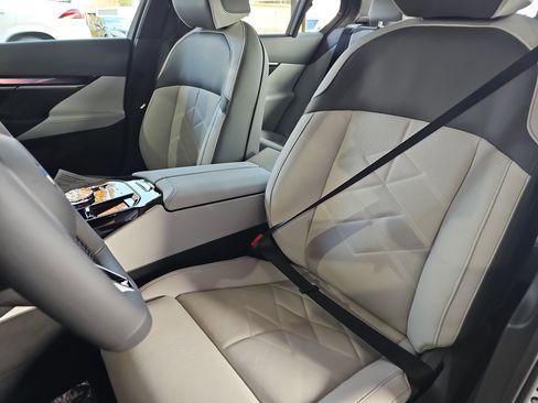 New 2026 BMW 550e xDrive w/ Executive Package AWD/4WD image 16