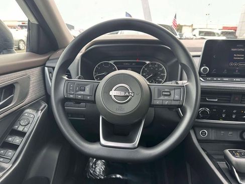 Used 2023 Nissan Rogue S image 14