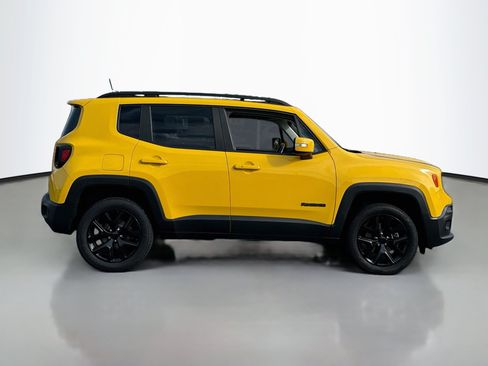 Used 2018 Jeep Renegade Altitude AWD/4WD image 8