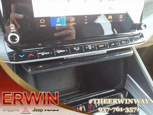 Used 2024 Jeep Wagoneer L Series II w/ Flexible Seating Group image 18