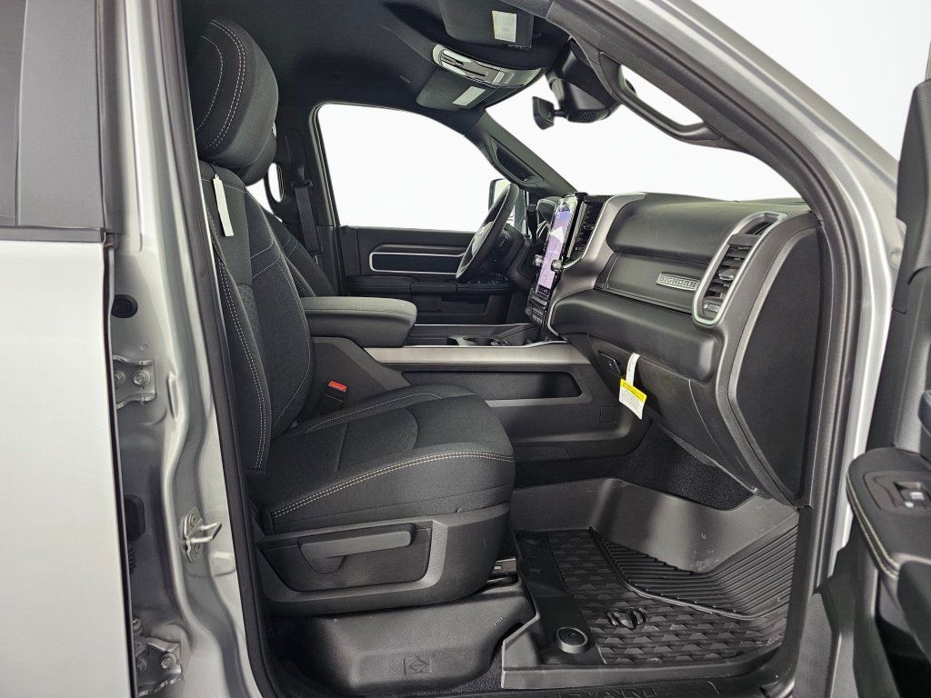 New 2026 RAM 3500 Big Horn AWD/4WD image 39