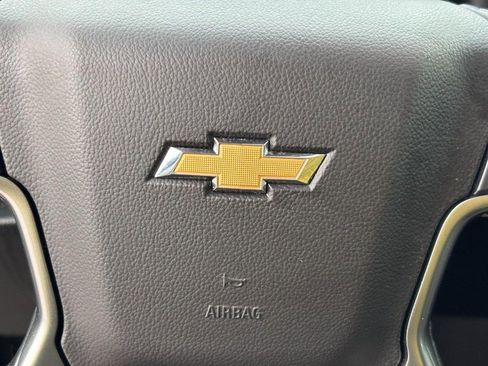 Used 2019 Chevrolet Suburban LT image 20