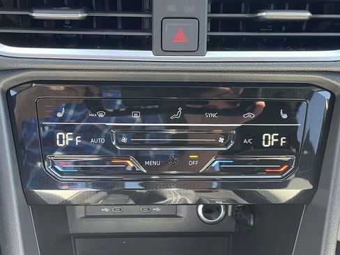 New 2026 Volkswagen Taos SE FWD image 28