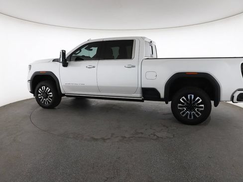 Certified 2025 GMC Sierra 2500 Denali Ultimate w/ Max Trailering Package AWD/4WD image 8