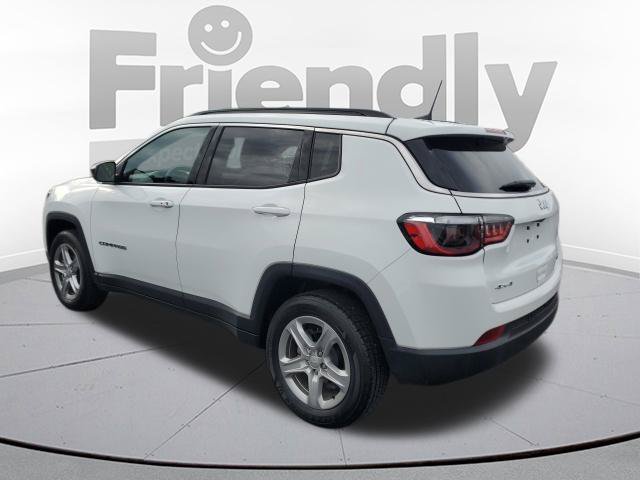 Used 2023 Jeep Compass Latitude w/ Convenience Group AWD/4WD image 3
