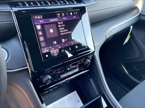 New 2025 Jeep Grand Cherokee L Laredo w/ Luxury Tech Group I image 18