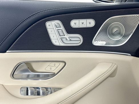 Used 2021 Mercedes-Benz GLS 580 4MATIC image 24