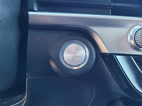 Used 2024 Kia Telluride LX image 16