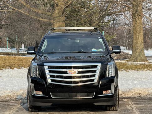 Used 2015 Cadillac Escalade Premium image 11