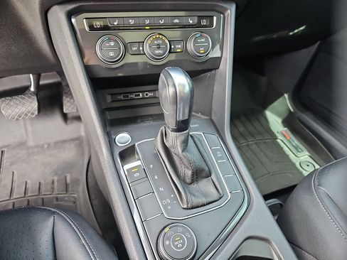 Used 2020 Volkswagen Tiguan SE AWD/4WD image 15