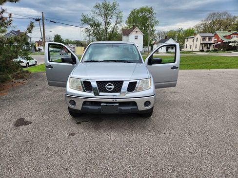 Used 2011 Nissan Frontier SV image 22