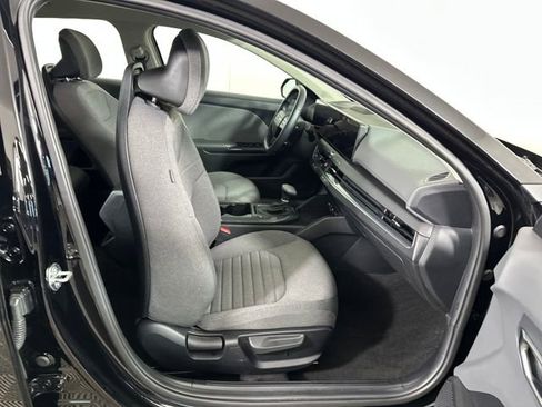 Used 2025 Kia K4 EX image 28