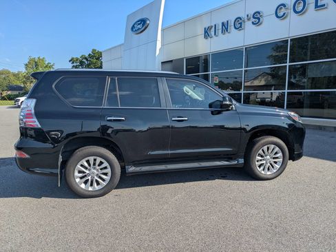 Used 2021 Lexus GX 460 Premium w/ Premium Package AWD/4WD image 3