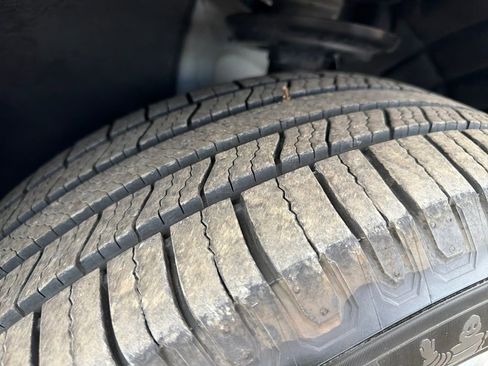 Used 2021 Chevrolet Traverse LS image 29