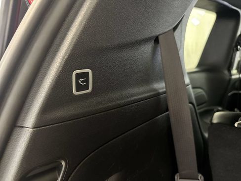Used 2025 Chrysler Pacifica Select FWD image 24