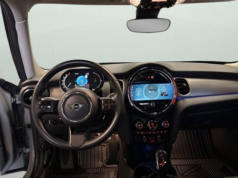 Used 2023 MINI Cooper 4-Door Hardtop image 10