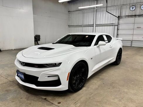 Used 2022 Chevrolet Camaro SS RWD image 3