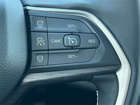 New 2025 Jeep Grand Cherokee Limited w/ Black Appearance Package image 21