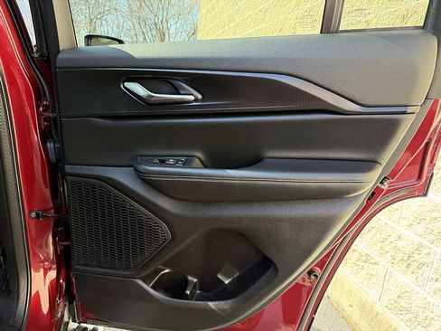 Used 2024 Jeep Grand Cherokee Laredo X w/ Luxury Tech Group I image 25