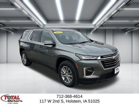 Used 2023 Chevrolet Traverse LT image 2