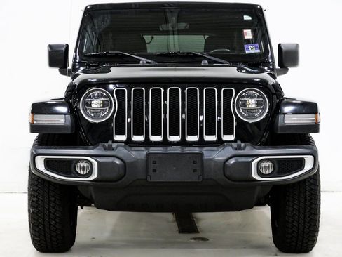 Used 2019 Jeep Wrangler Unlimited Sahara image 2